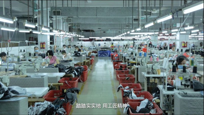 连衣裙批发行业新动向：时尚与经济的结合