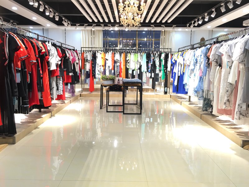 T恤定制：时尚潮流与品牌形象的完美融合